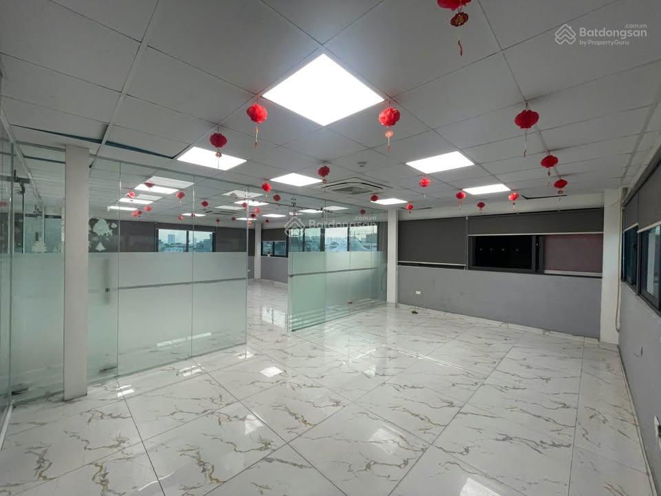cho-thue-van-phong-120m2-me-tri-gia-tot-tien-ich-day-du-2