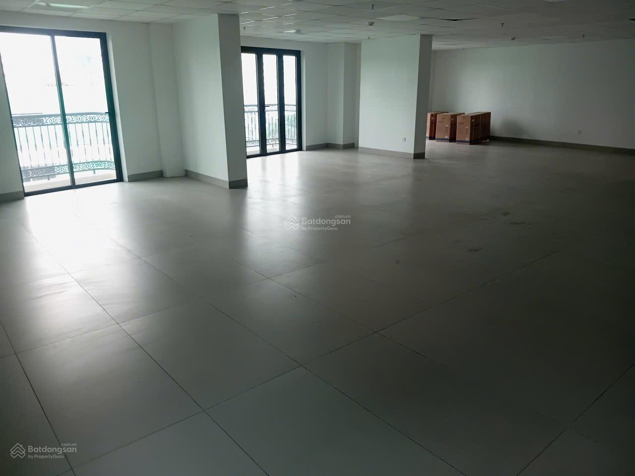 cho-thue-van-phong-180m2-me-tri-ha-dien-tich-rong-gia-tot-3
